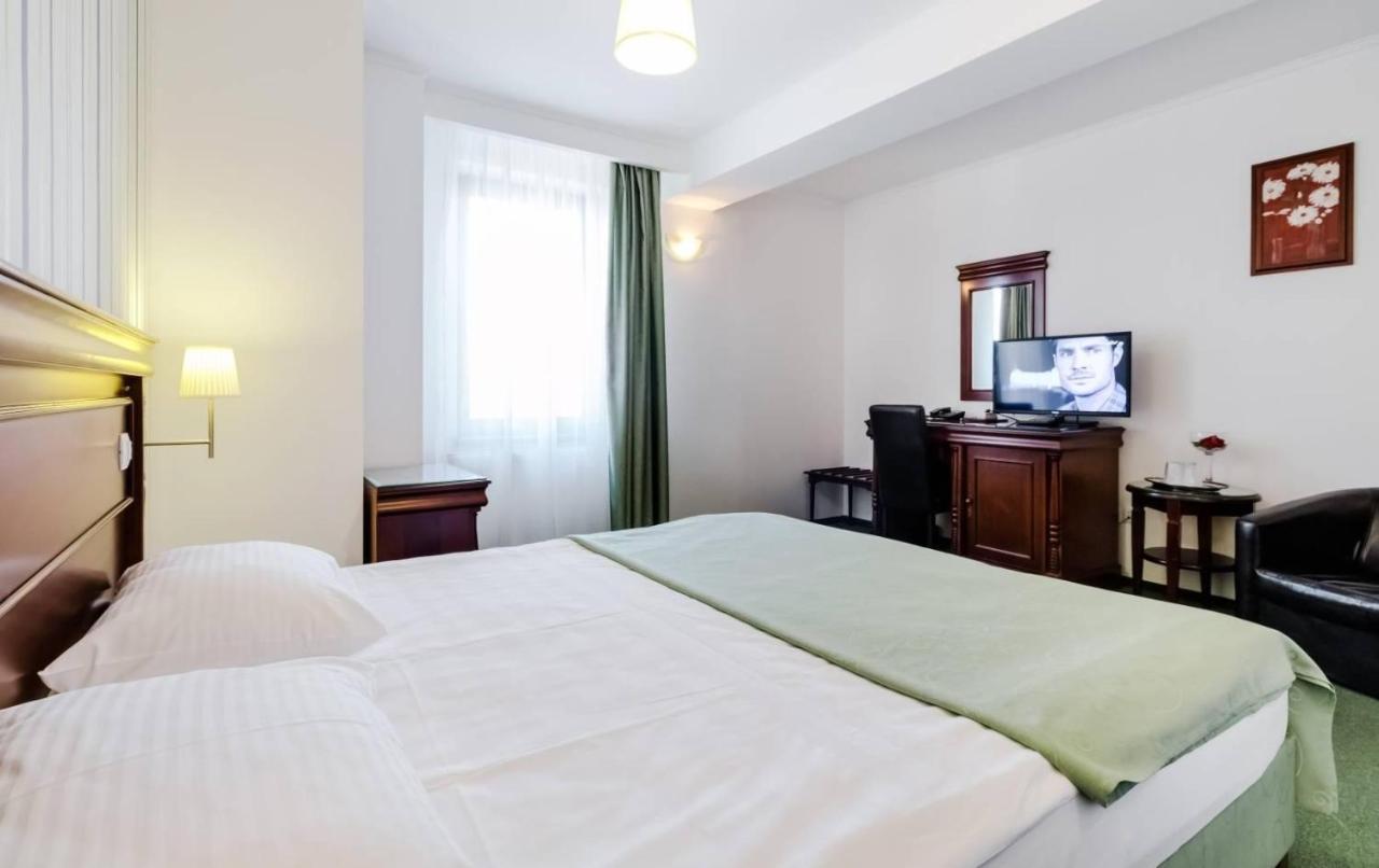 Hotel Bulevard Făgăraş Εξωτερικό φωτογραφία