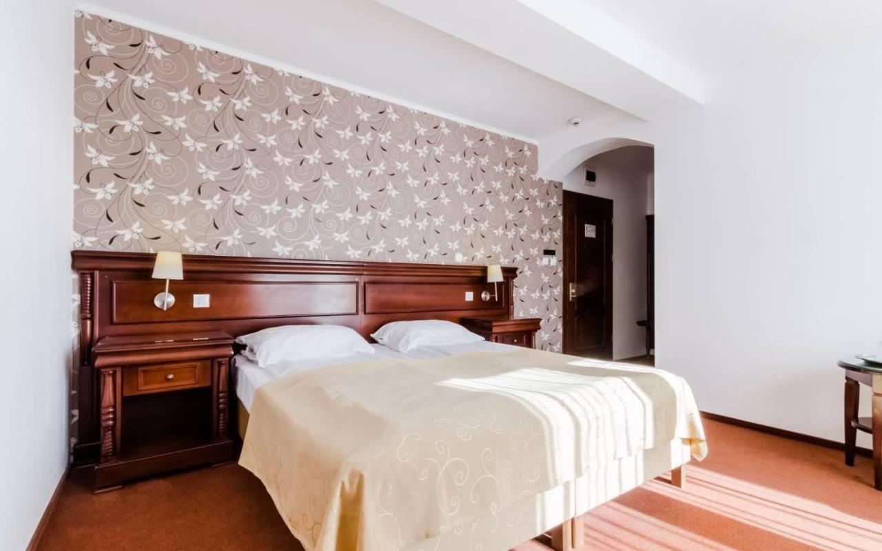 Hotel Bulevard Făgăraş Εξωτερικό φωτογραφία