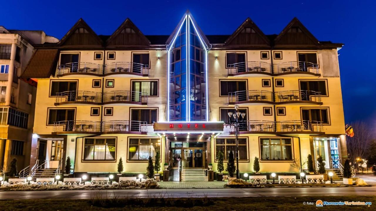 Hotel Bulevard Făgăraş Εξωτερικό φωτογραφία