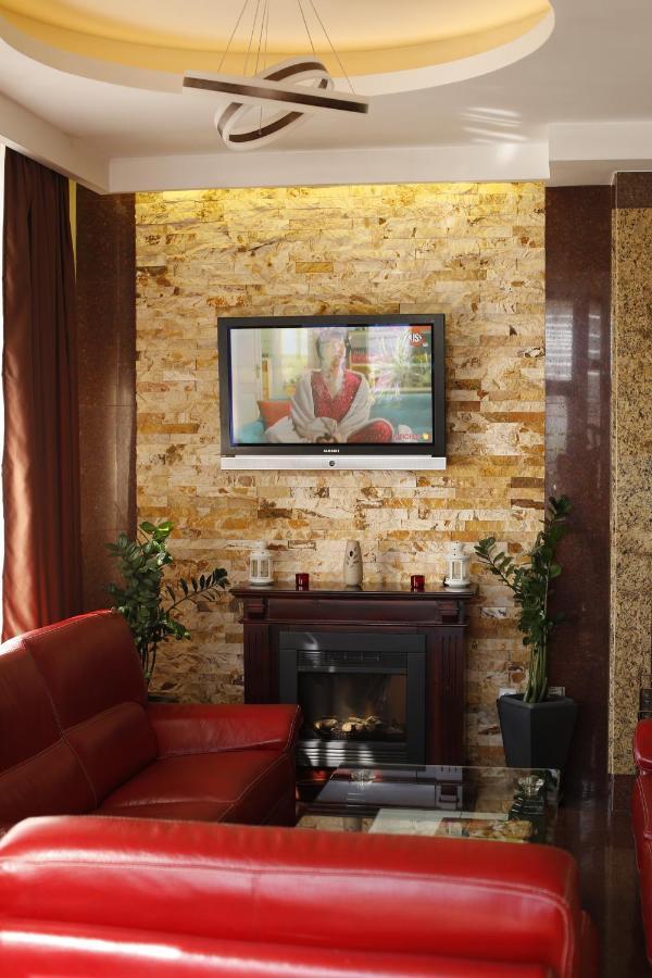 Hotel Bulevard Făgăraş Εξωτερικό φωτογραφία