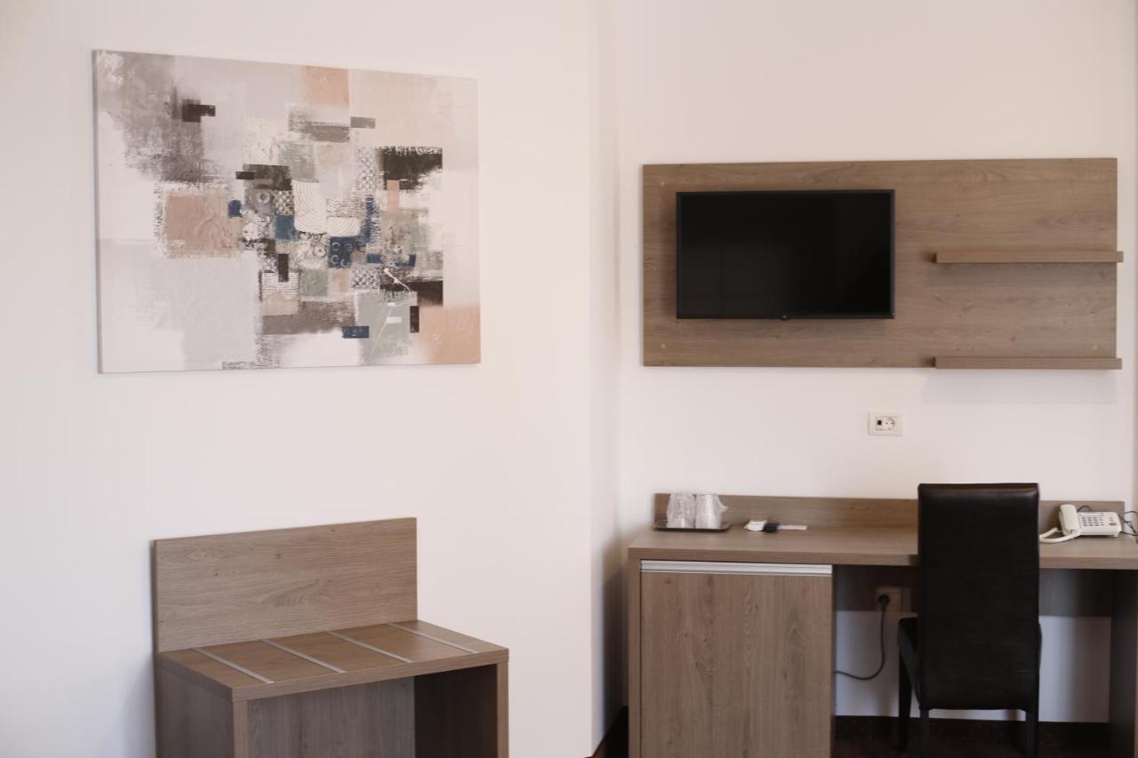 Hotel Bulevard Făgăraş Εξωτερικό φωτογραφία