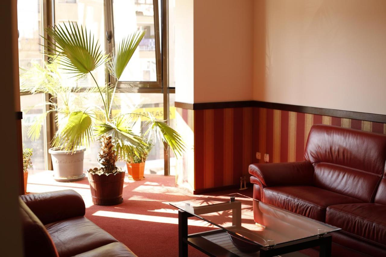 Hotel Bulevard Făgăraş Εξωτερικό φωτογραφία