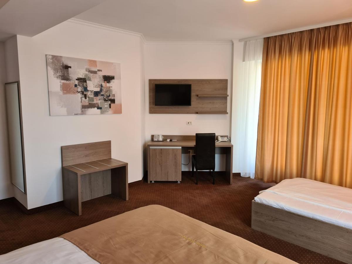 Hotel Bulevard Făgăraş Εξωτερικό φωτογραφία