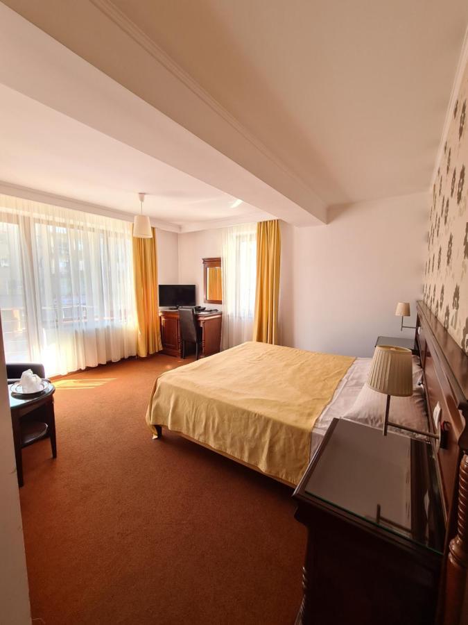 Hotel Bulevard Făgăraş Εξωτερικό φωτογραφία