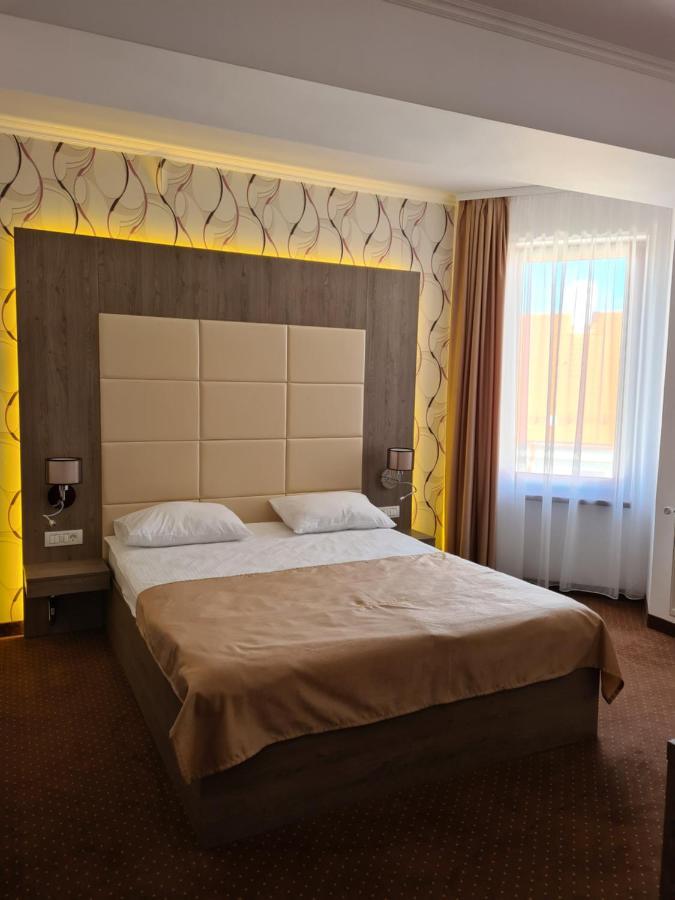 Hotel Bulevard Făgăraş Εξωτερικό φωτογραφία