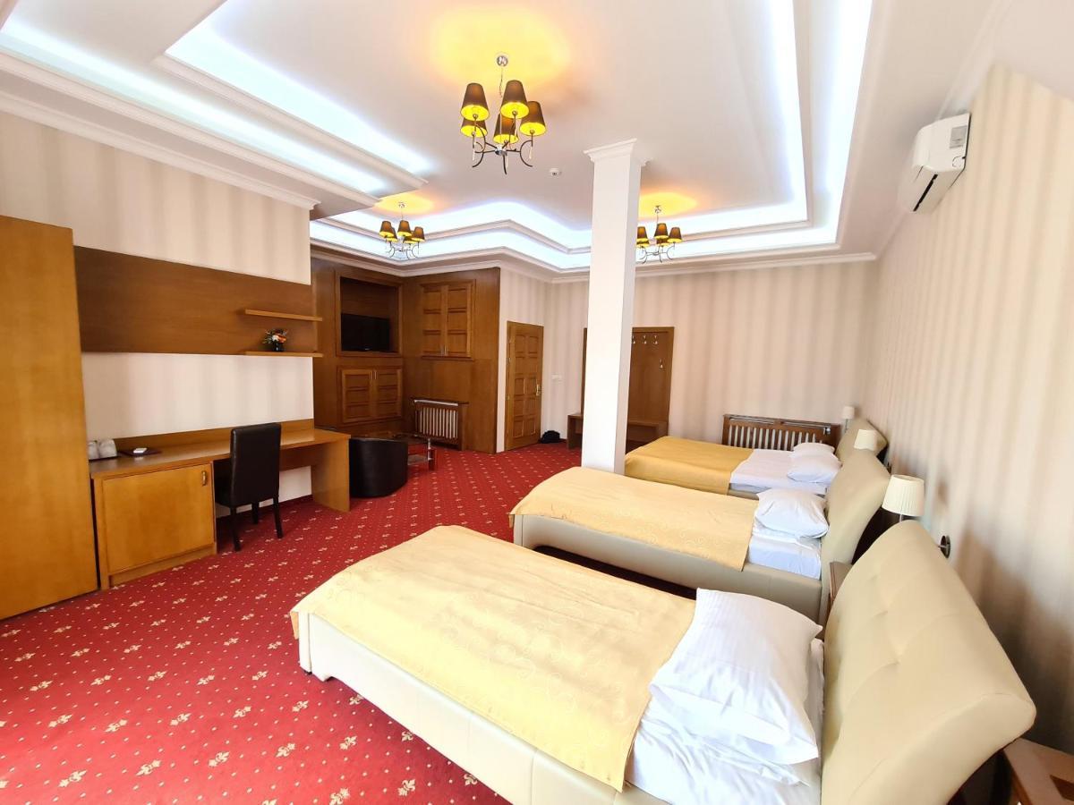 Hotel Bulevard Făgăraş Εξωτερικό φωτογραφία