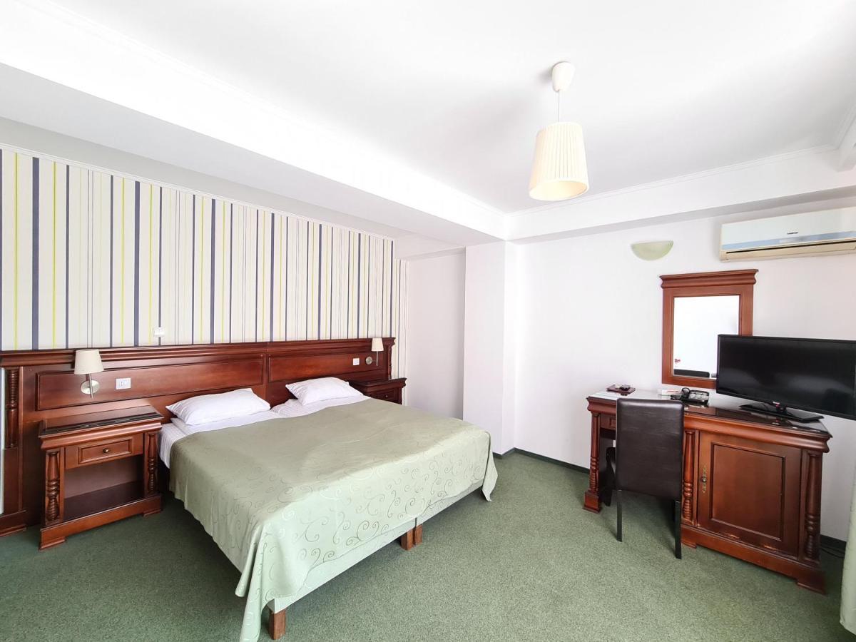 Hotel Bulevard Făgăraş Εξωτερικό φωτογραφία