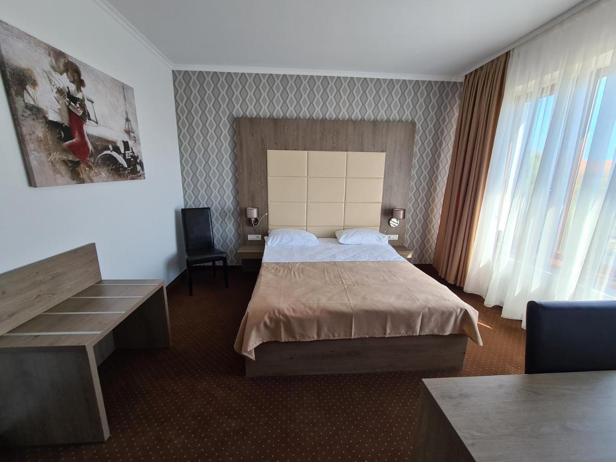 Hotel Bulevard Făgăraş Εξωτερικό φωτογραφία