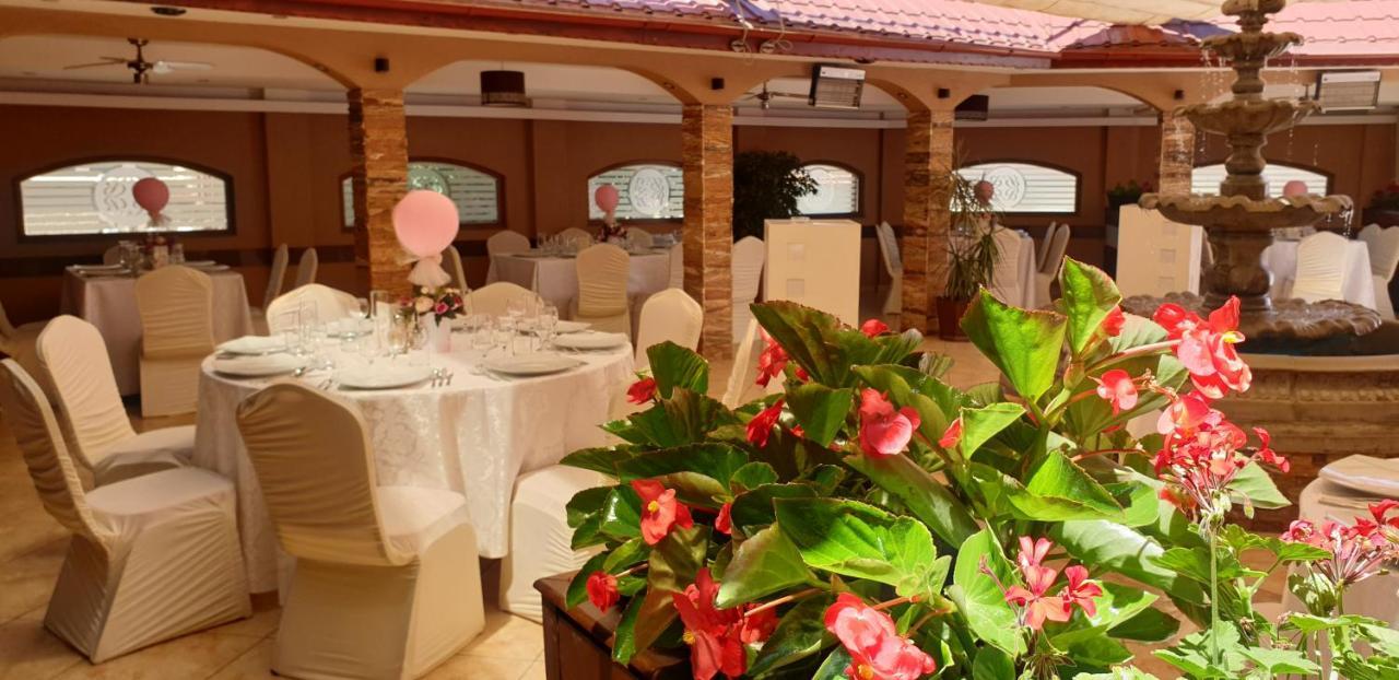 Hotel Bulevard Făgăraş Εξωτερικό φωτογραφία