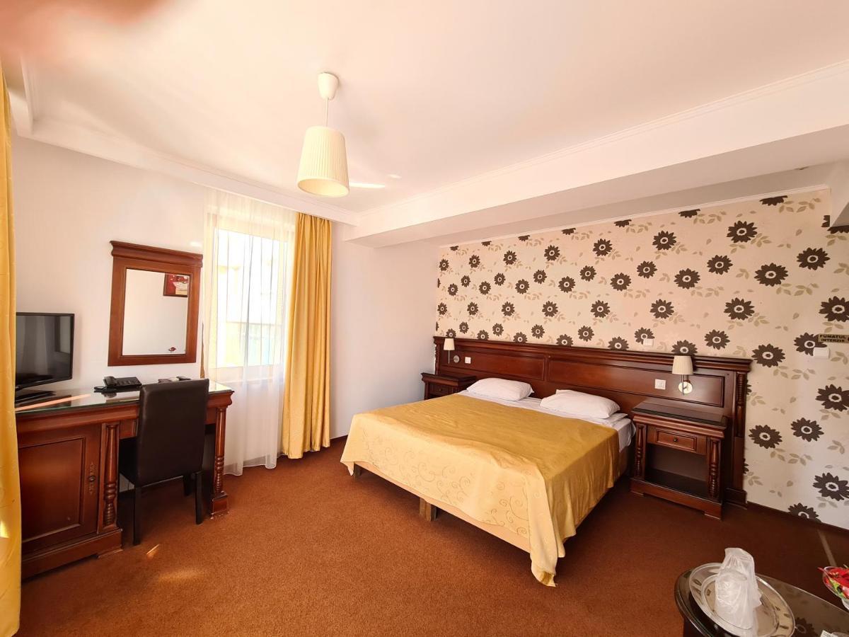 Hotel Bulevard Făgăraş Εξωτερικό φωτογραφία