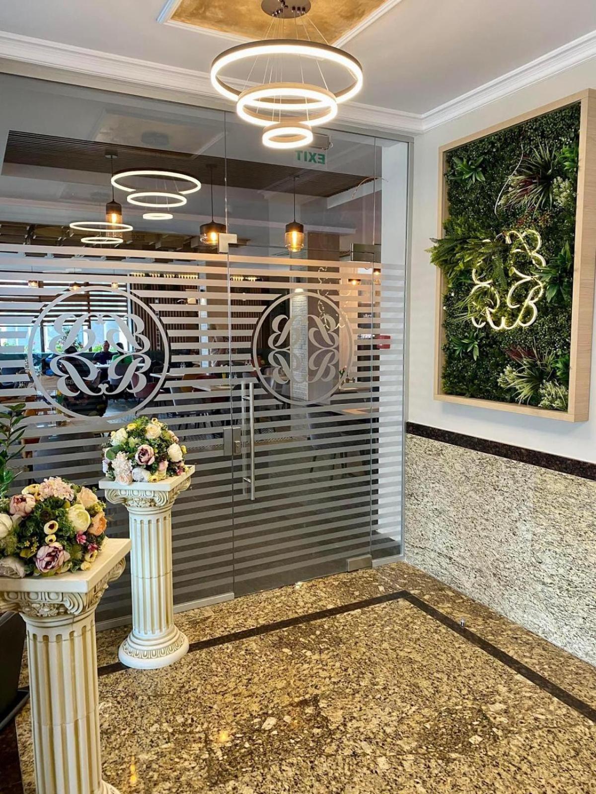 Hotel Bulevard Făgăraş Εξωτερικό φωτογραφία
